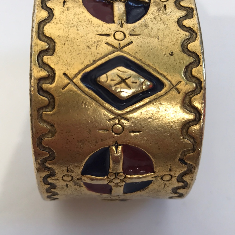 Rustic gold tone cuff bracelet - Picture 4 of 6